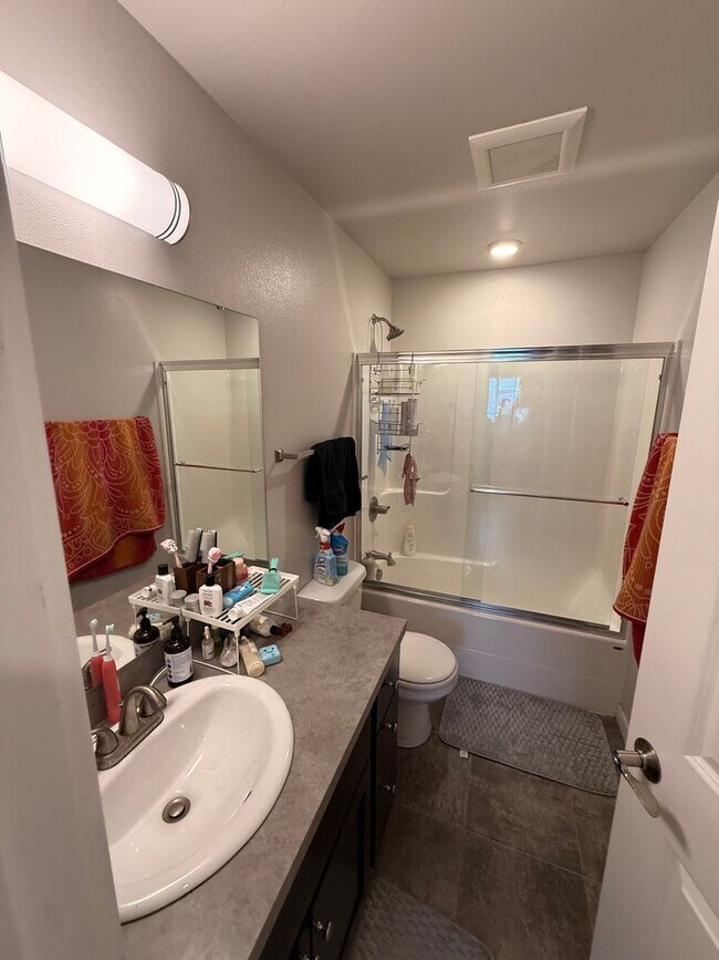 Building Photo - 1217/1219 Billy Frank Jr St