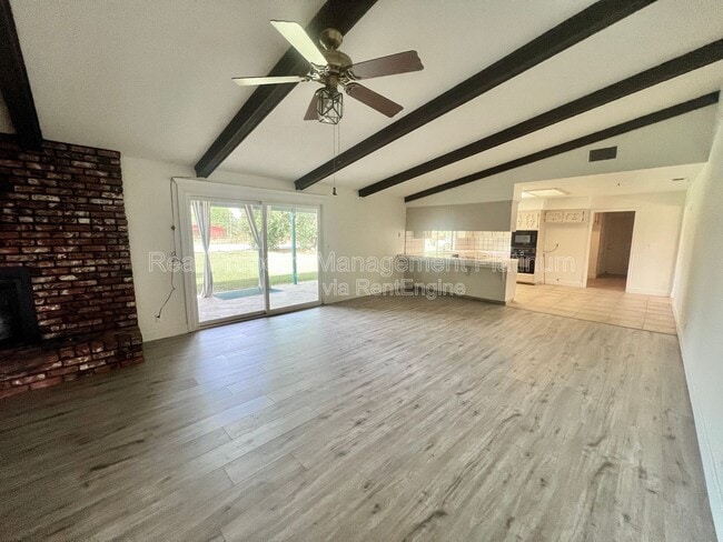 Building Photo - 9193 N Fowler Ave