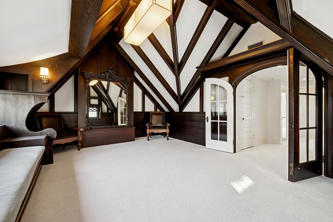 Building Photo - 2470 Broadway