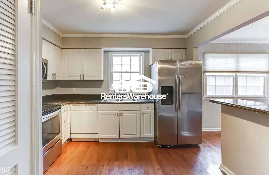 Building Photo - 6520 Roswell Rd