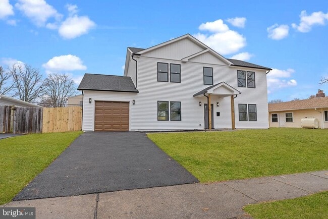 Building Photo - 265 Holly Dr