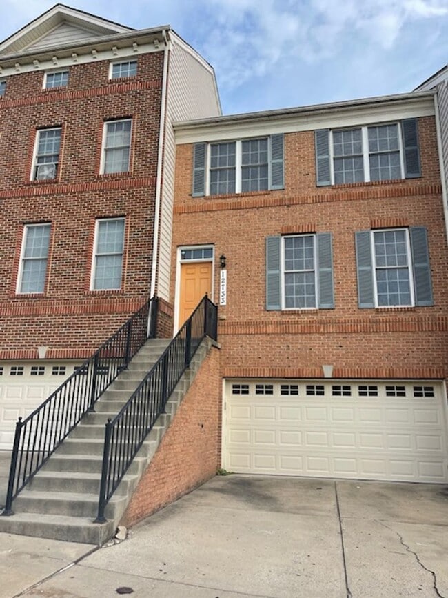 Primary Photo - SPACIOUS TH IN CLARKSBURG
