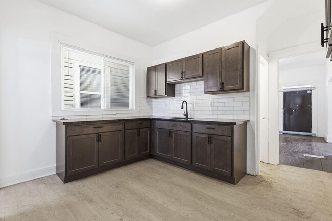 Building Photo - 550 Mt Vernon St