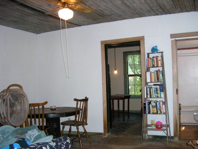 this is the middle room - 2486 East Ave
