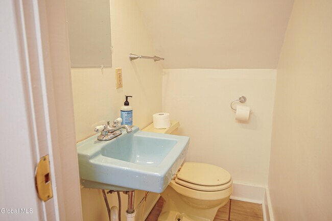 Building Photo - 11 Brayton St
