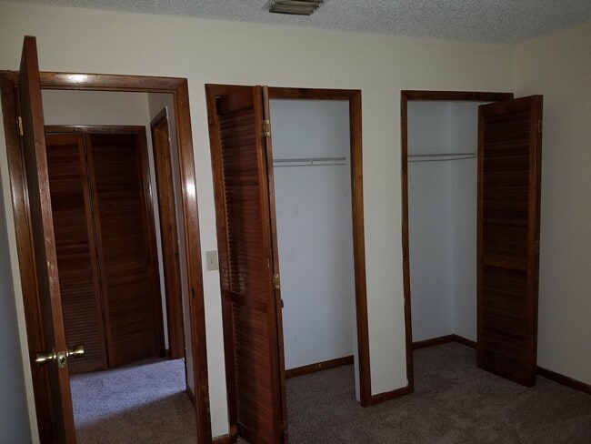 Building Photo - $1450 - 3/2/1 - MOVE IN SPECIAL  - Upstair...