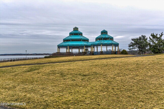 Building Photo - 5 Hilltop Ave