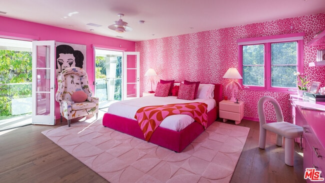 Building Photo - 661 Doheny Rd