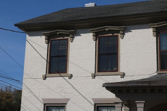 Building Photo - 160 N Main St