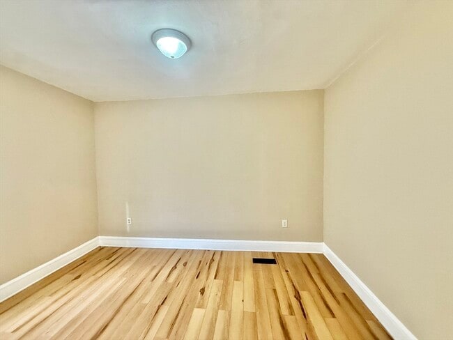 Building Photo - 136 Gershom Ave