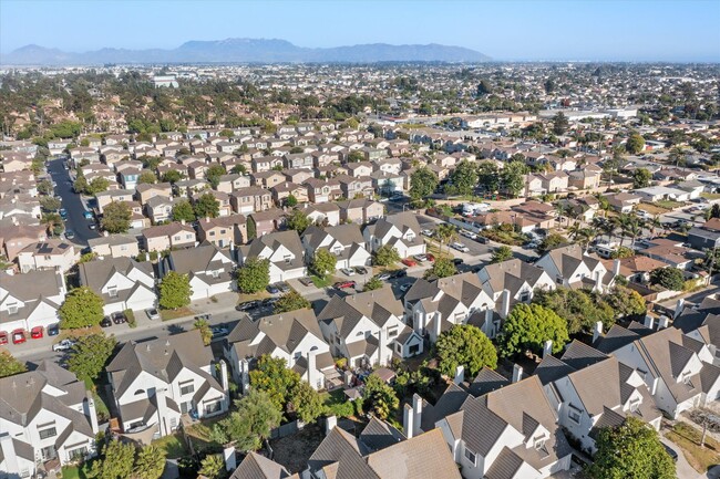 Building Photo - Large Renovated 3bed x 2.5bath Townhouse with Private Patio & 2-Car Garage