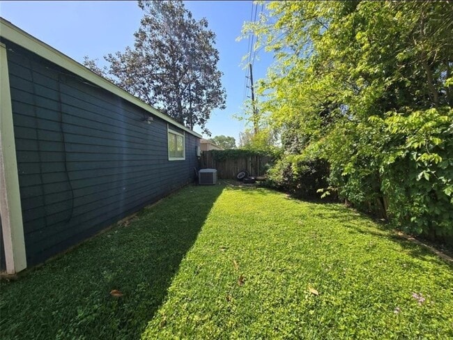 Building Photo - 3634 Kingsman Dr