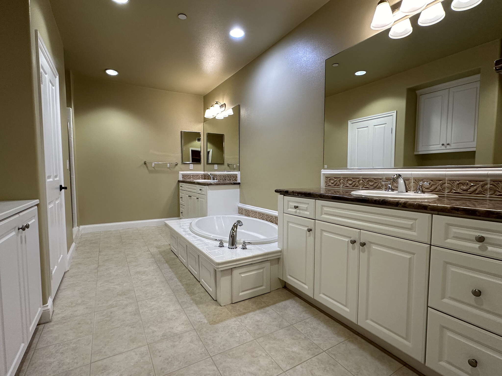 Upstairs primary bathroom - 12975 Agustin Pl