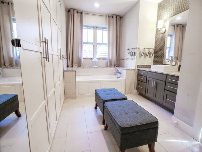 Building Photo - 803B Dawson Rd