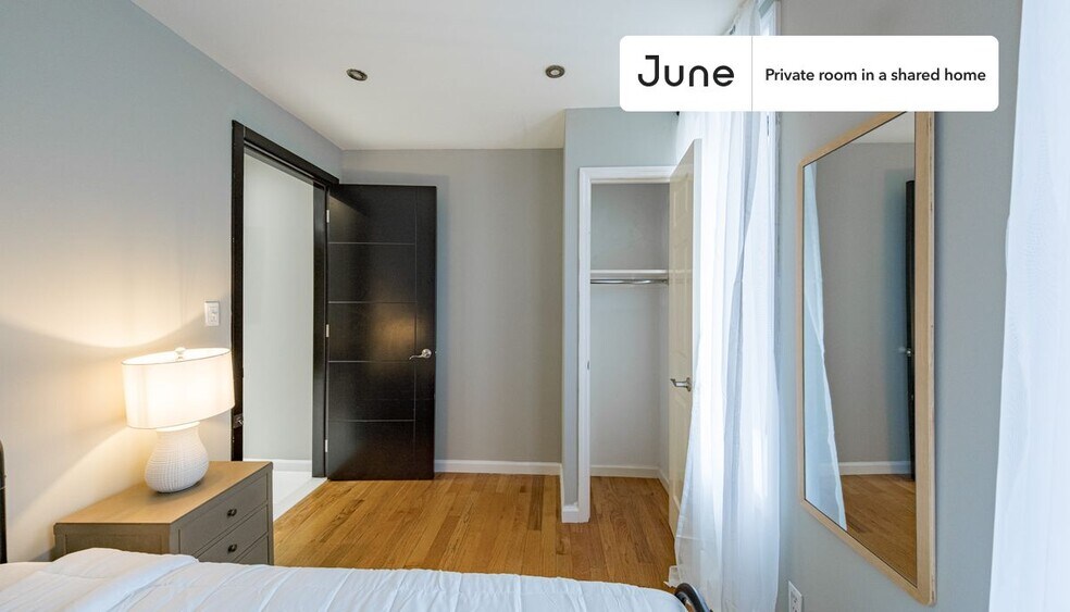 Building Photo - Private bedroom in 4 bed/2 bath Home
