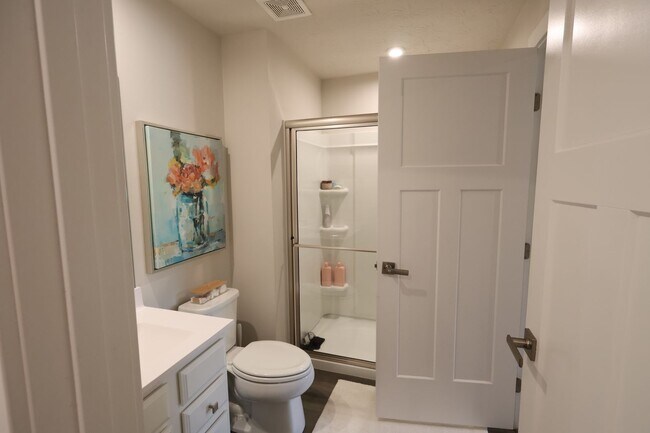 Building Photo - 4 Bedroom, 4 Bath Home w/Backyard Heated Pool overlooking Pearl's Fen