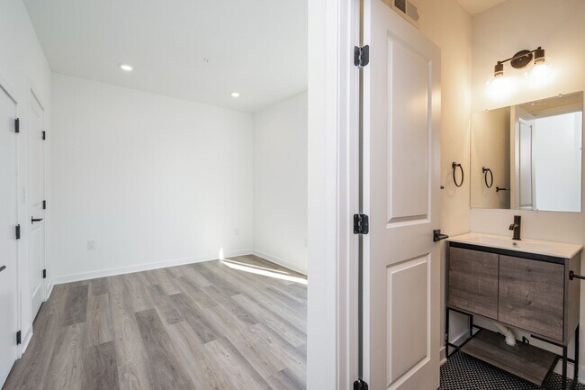 Building Photo - 1514 Master St