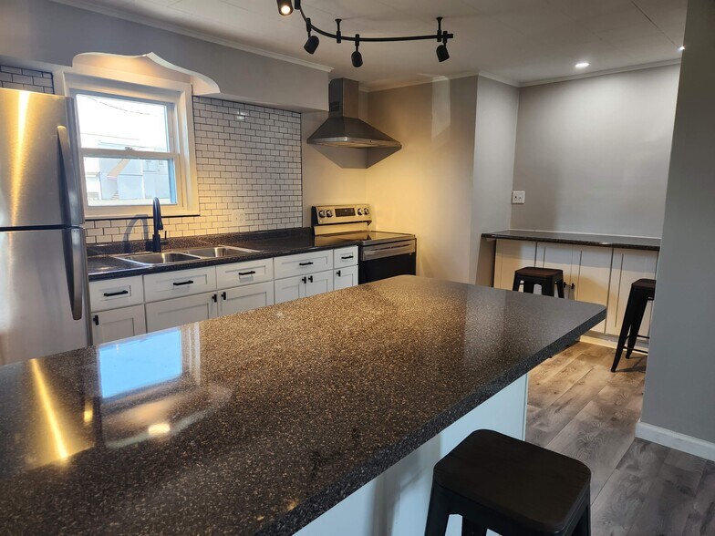 Kitchen - 2nd view - 4620 Military Rd