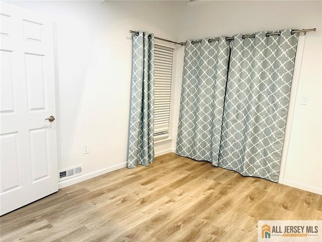 Building Photo - 16 Gerard Pl