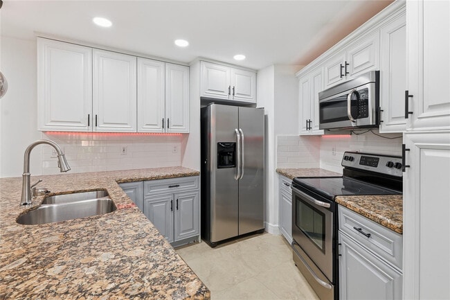 Building Photo - 23048 Oxford Pl