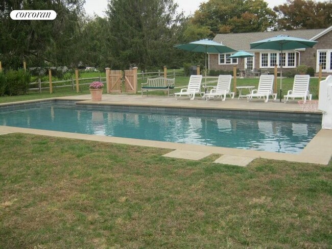 Building Photo - 61 Meadow Way