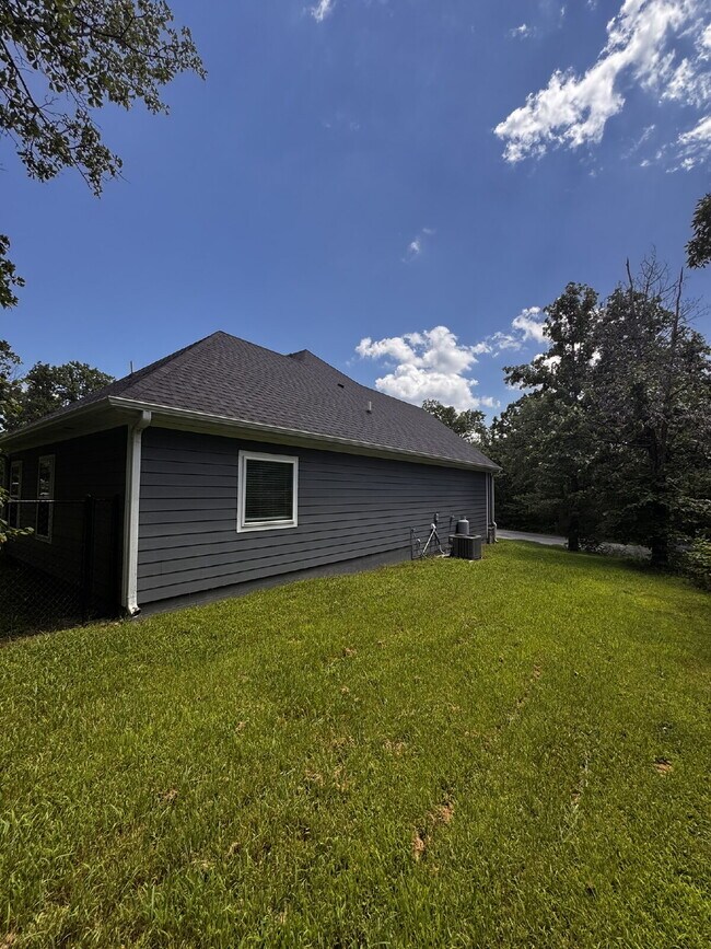 Building Photo - 12 Hobkirk Dr