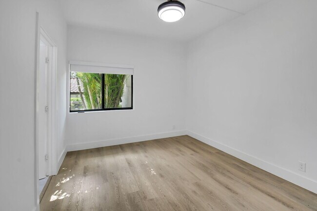 Building Photo - 7884 Seville Pl
