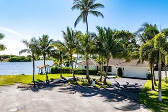 Building Photo - 25 NW 24th Ct