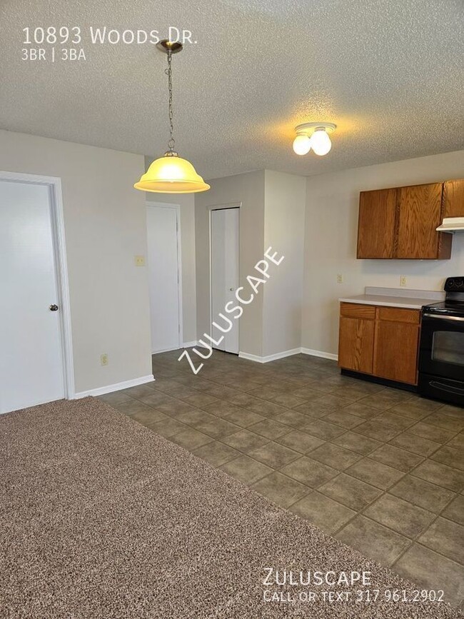 Building Photo - 1/2 off First Months Rent! Beautiful 3 BR ...