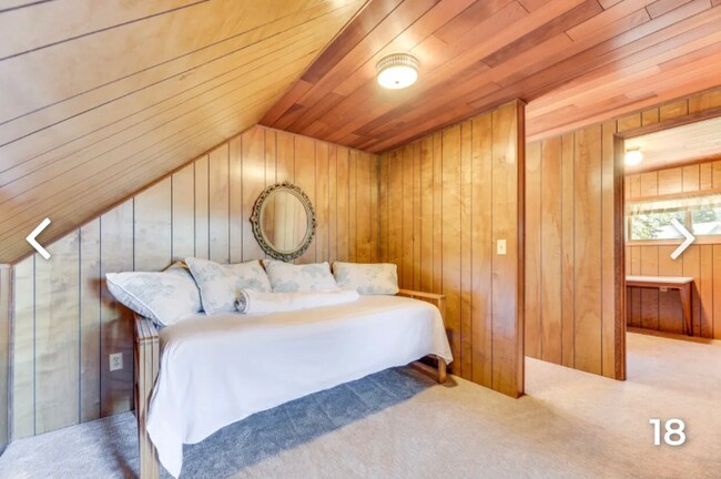 Building Photo - 770 E Country Club Drive East