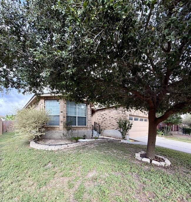 Building Photo - 419 Dolly Dr
