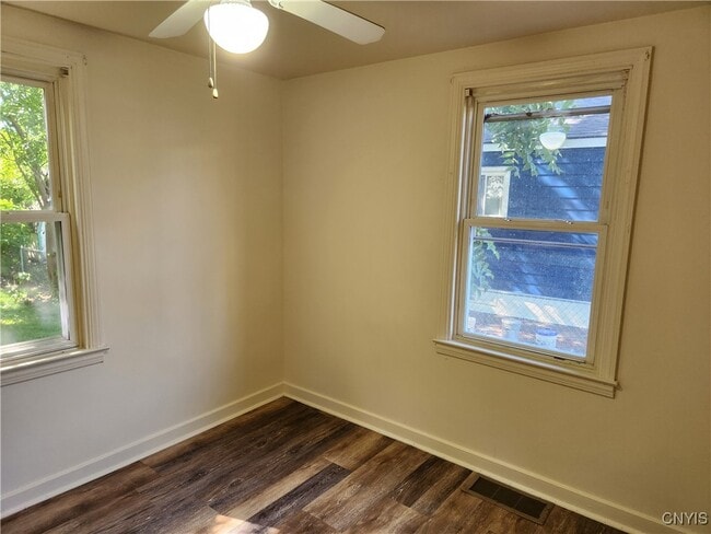 Building Photo - 239 N Midler Ave