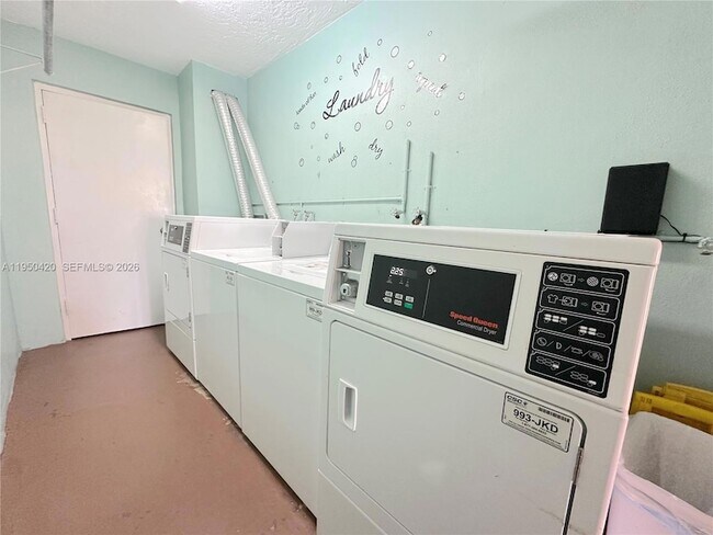 Building Photo - 3110 N Pine Island Rd