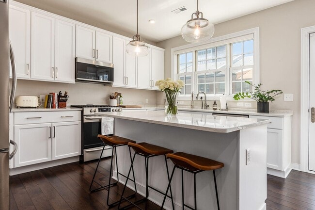 Building Photo - 90 Normandy Ave