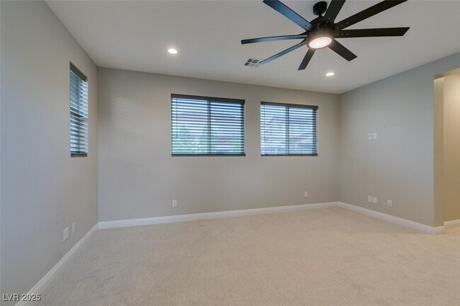 Building Photo - 2566 Speyburn Ave