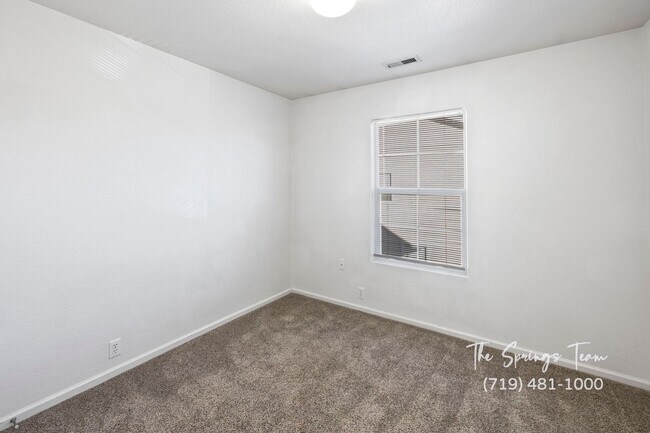 Building Photo - SPACIOUS 3BD/2.5BA TOWNHOME at THE BLUFFS AT SPRING CREEK with A/C **$500 move-in credit with a 1...