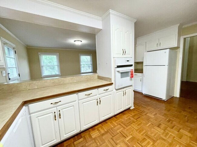 Building Photo - Lexington- Offering Self Guided Tour with RENTLY!