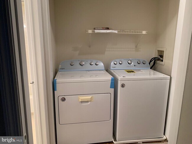 Building Photo - 8200 Aspen Glen Ct