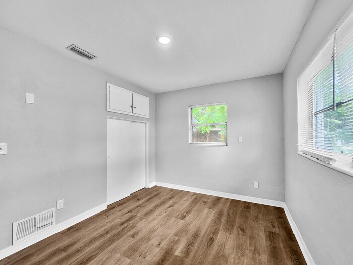 Building Photo - 10849 60th Ave N