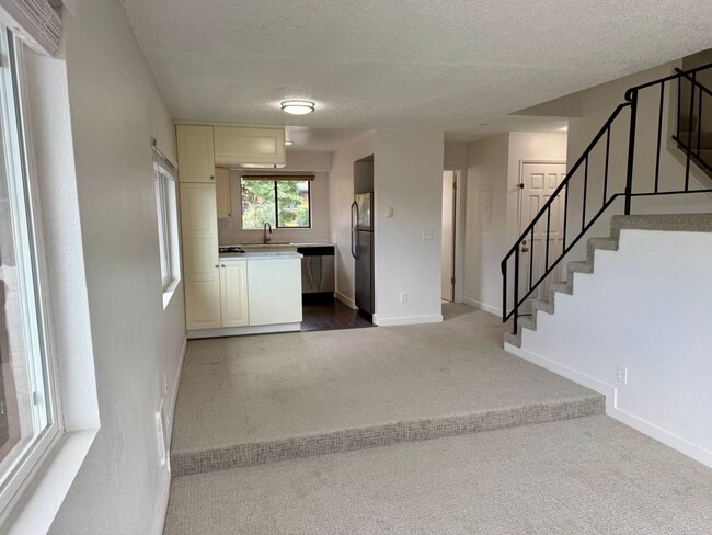 Building Photo - Stunning Custom Duplex-TH w/view deck