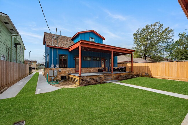 Building Photo - 1459 Munger St