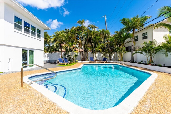 Building Photo - 3329 NE 17th St