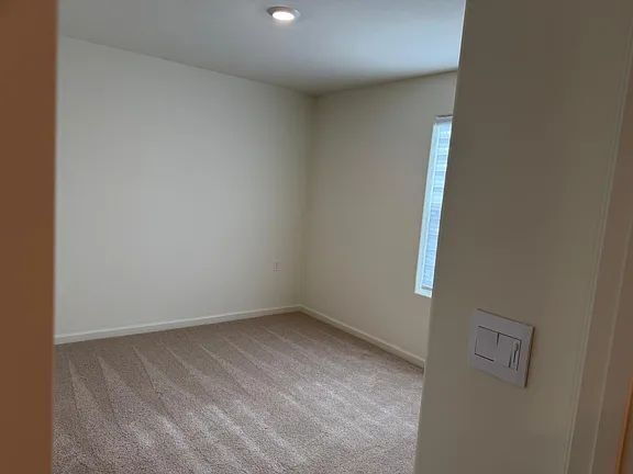 Building Photo - 632 Skyler Ln