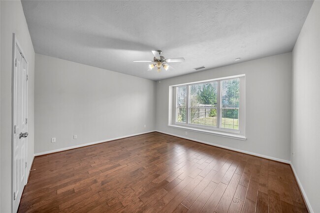 Building Photo - 17426 Memorial Blossom Dr