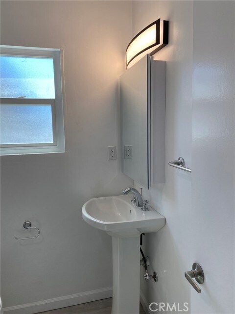 Building Photo - 2059 San Anseline Ave