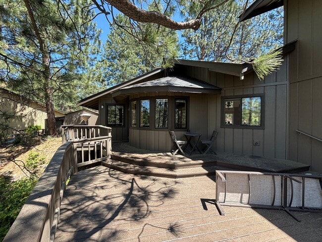 Building Photo - Stunning 3 Bed/ 2.5-Bath Home on the River...
