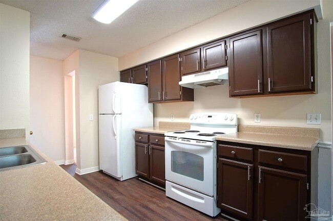 Building Photo - 1008 Tanton Cir