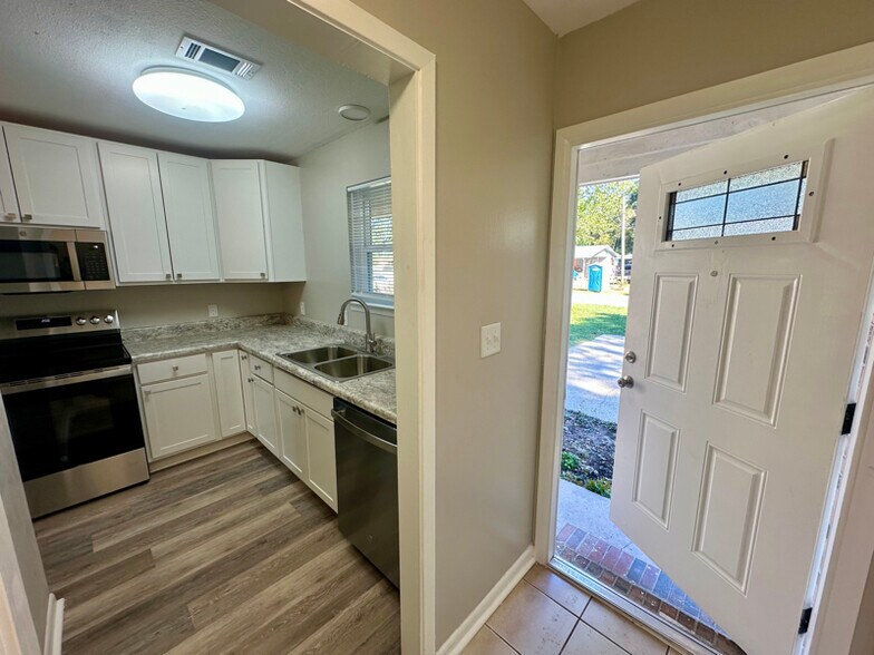 Building Photo - 6307 Jack St