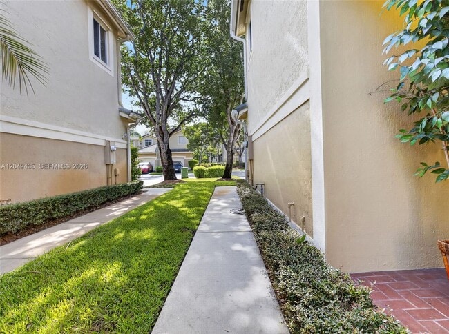 Building Photo - 2475 Cordoba Bend