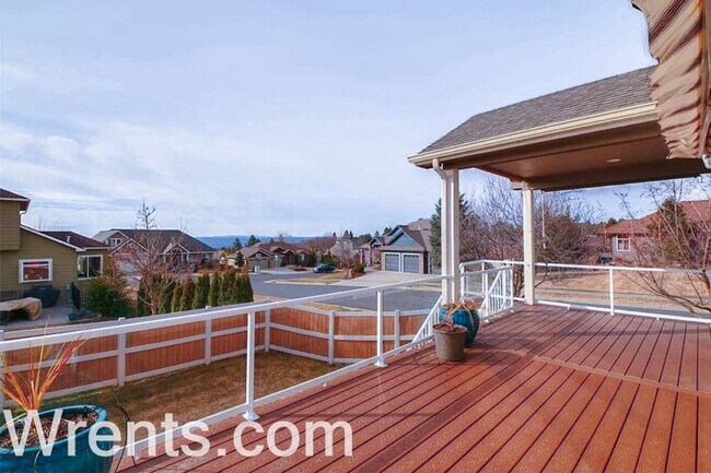 Building Photo - Stunning 4 Bed, 3 Bath Home in Gated 5-Mil...